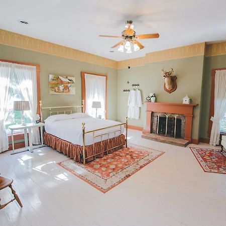 Old Caledonian Bed & Breakfast Exterior foto