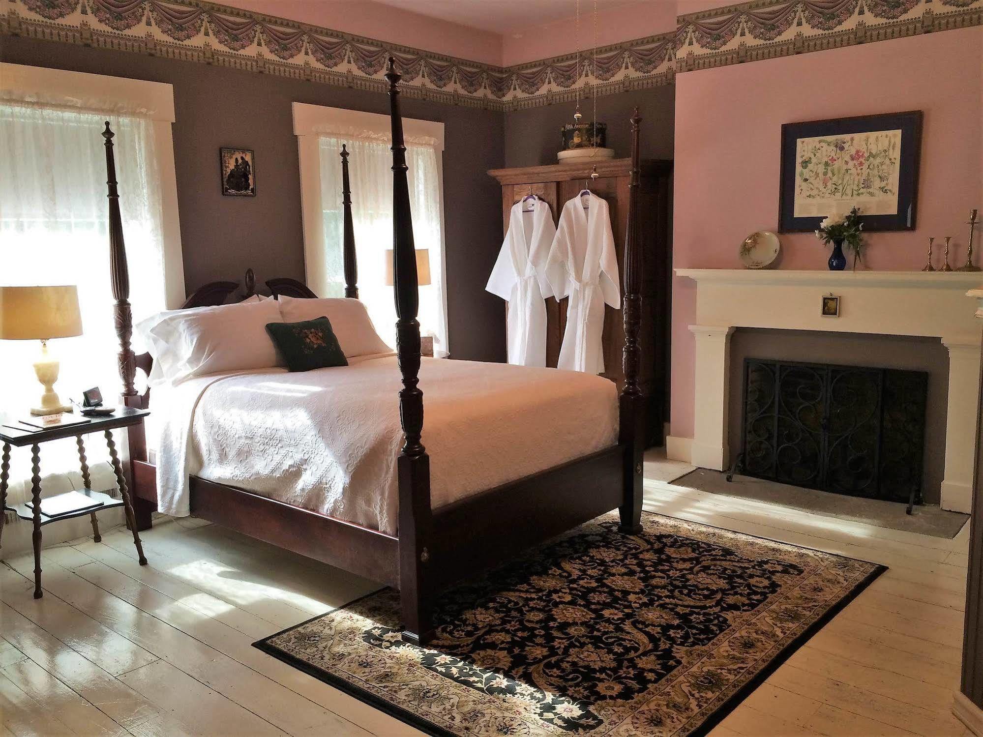 Old Caledonian Bed & Breakfast Exterior foto